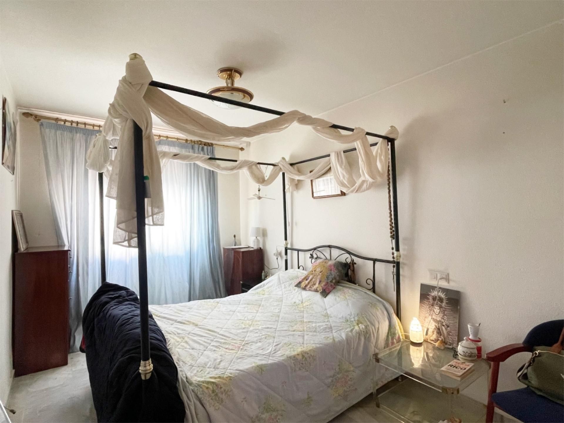 Bedroom of Flat for sale in Fuengirola  with Air Conditioner, Heating and Terrace