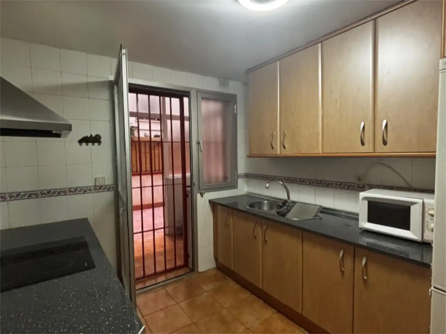 Flat for rent in Calle Padre Claret, 13, Joaquina Eguaras Kitchen of Flat for rent in Granada with Private garden, Furnished and Video intercom
