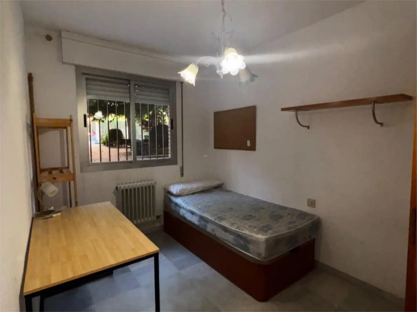 Flat for rent in Calle Padre Claret, 13, Joaquina Eguaras Bedroom of Flat for rent in Granada with Private garden, Furnished and Video intercom