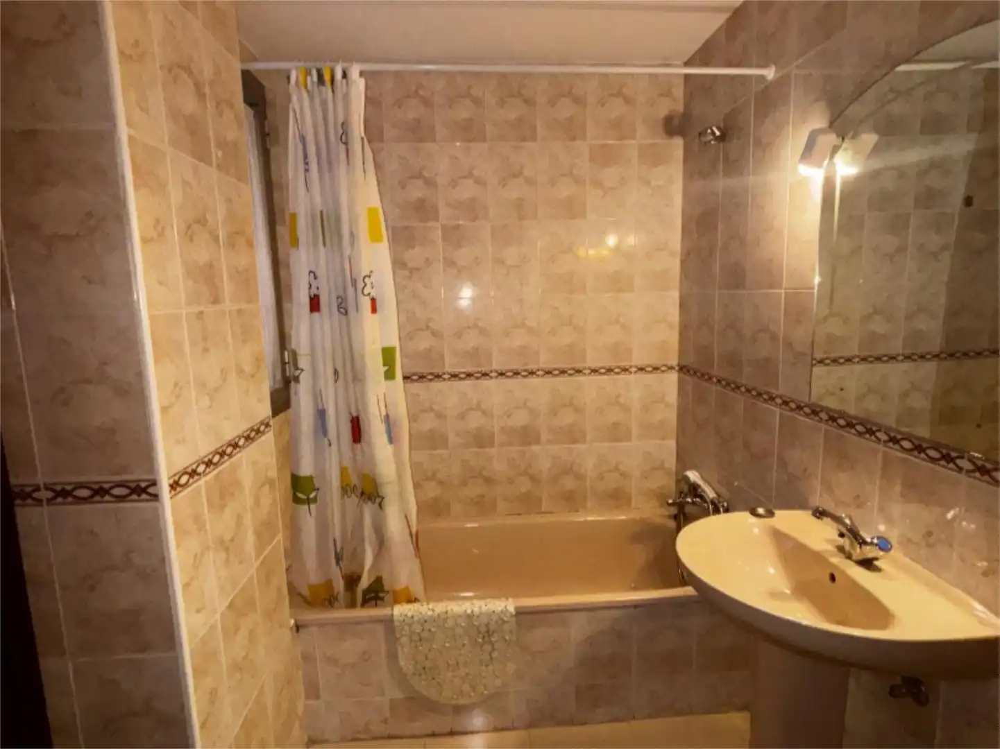 Flat for rent in Calle Padre Claret, 13, Joaquina Eguaras Bathroom of Flat for rent in Granada with Private garden, Furnished and Video intercom