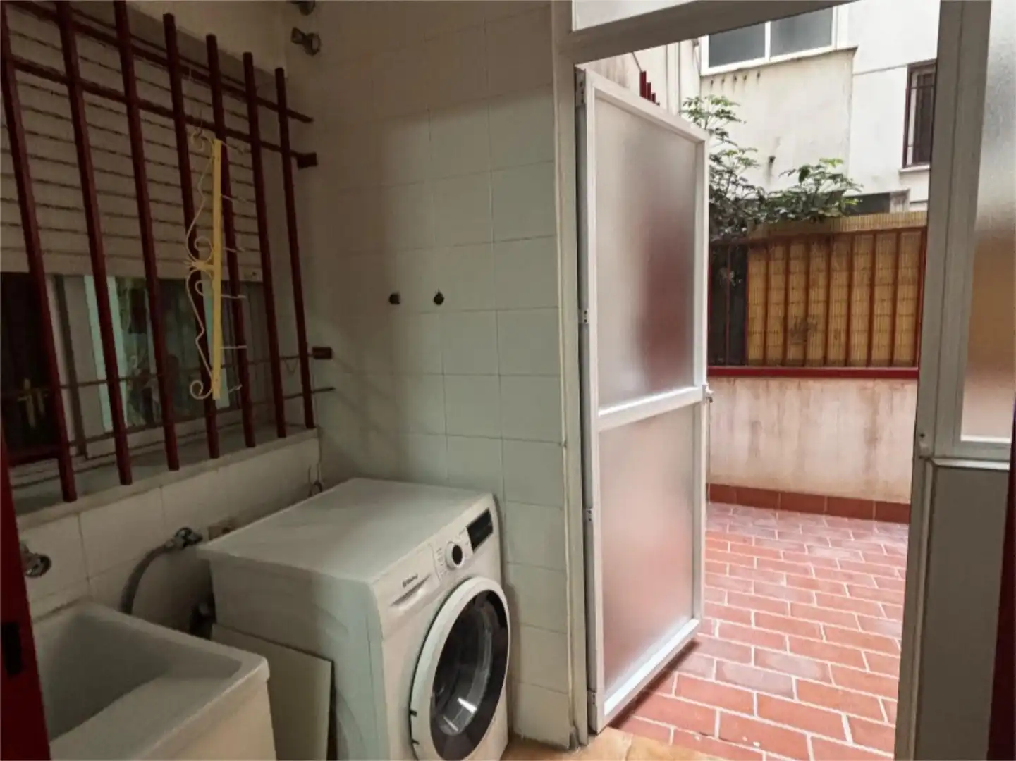 Flat for rent in Calle Padre Claret, 13, Joaquina Eguaras Bathroom of Flat for rent in Granada with Private garden, Furnished and Video intercom