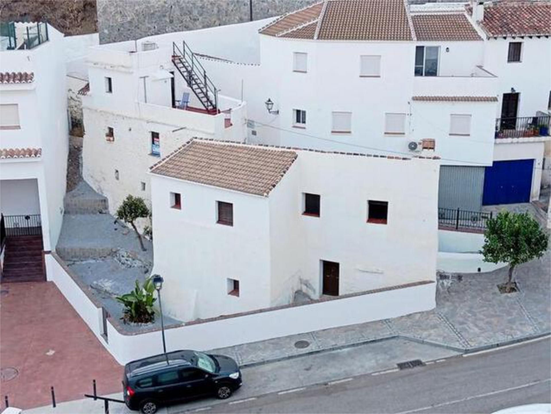 Vista exterior de Casa o xalet en venda en Salares amb Jardí privat, Terrassa i Traster