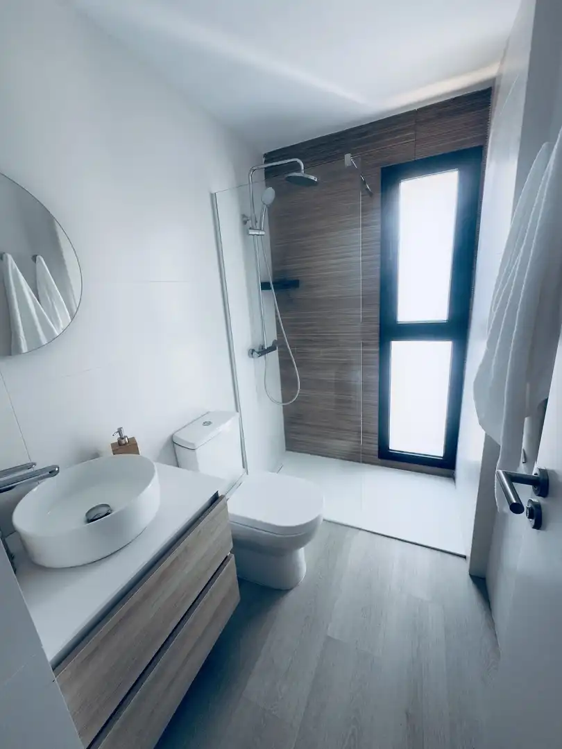 Flat for rent in Calle Alcalde Paco Gonzalez, 33, Arguineguín Bathroom of Flat for rent in Mogán with Air Conditioner, Private garden and Terrace