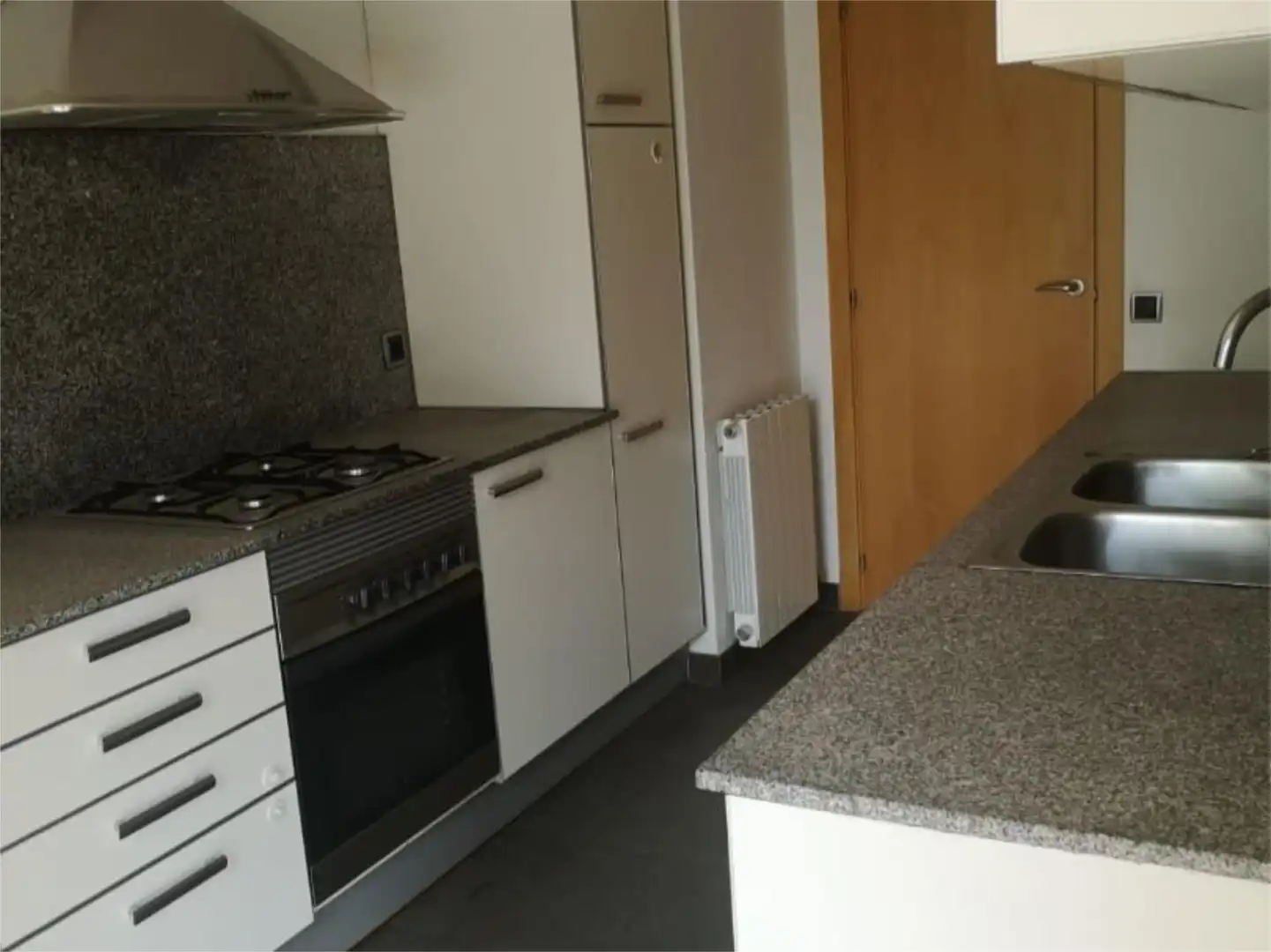 Flat for sale in Avinguda Maria Angels Anglada, 14, Poble Nou - Olivar Gran Kitchen of Flat for sale in Figueres with Heating, Private garden and Parquet flooring