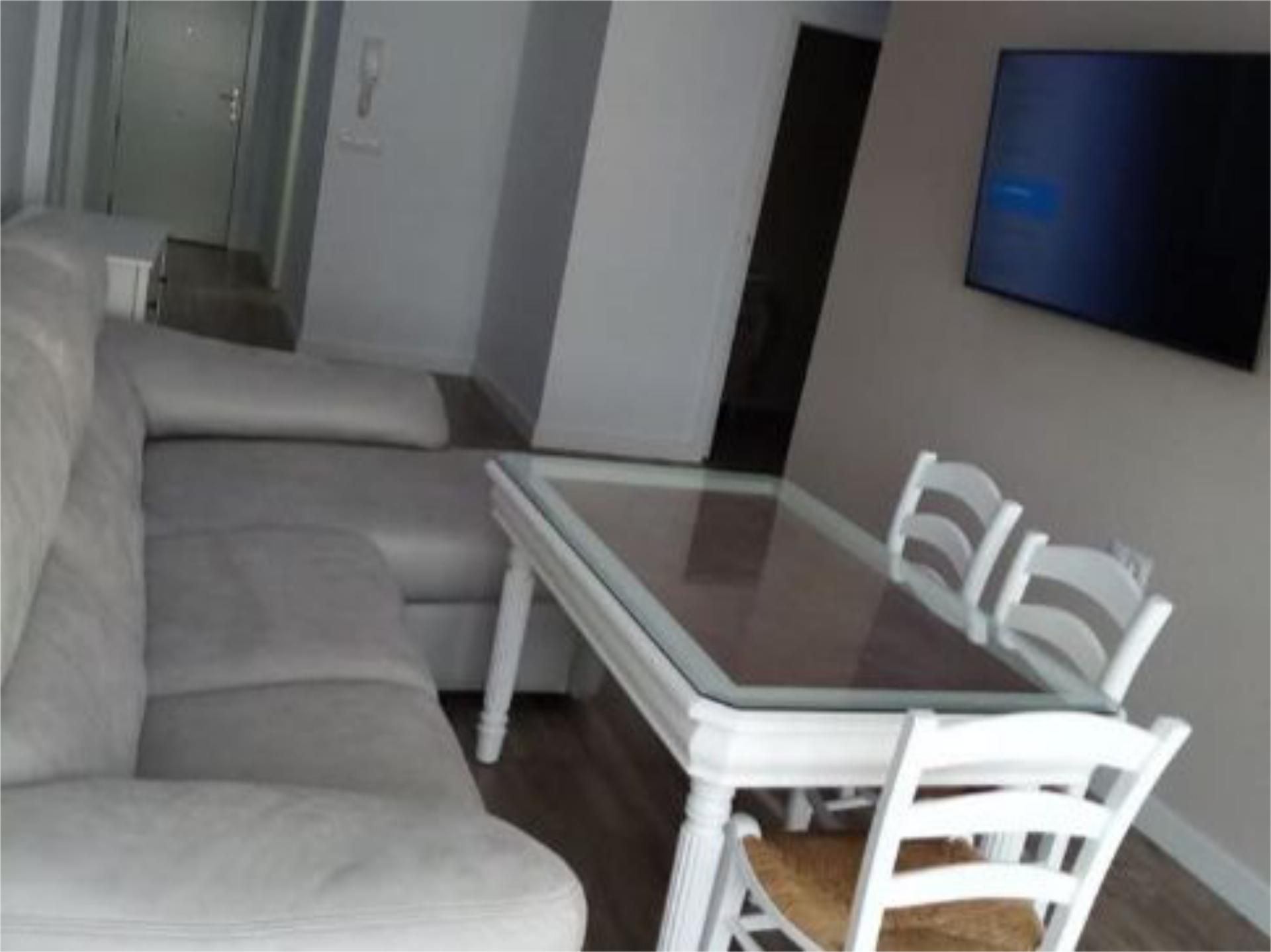 Sala d'estar de Pis de lloguer en  Sevilla Capital amb Aire condicionat, Calefacció i Parquet