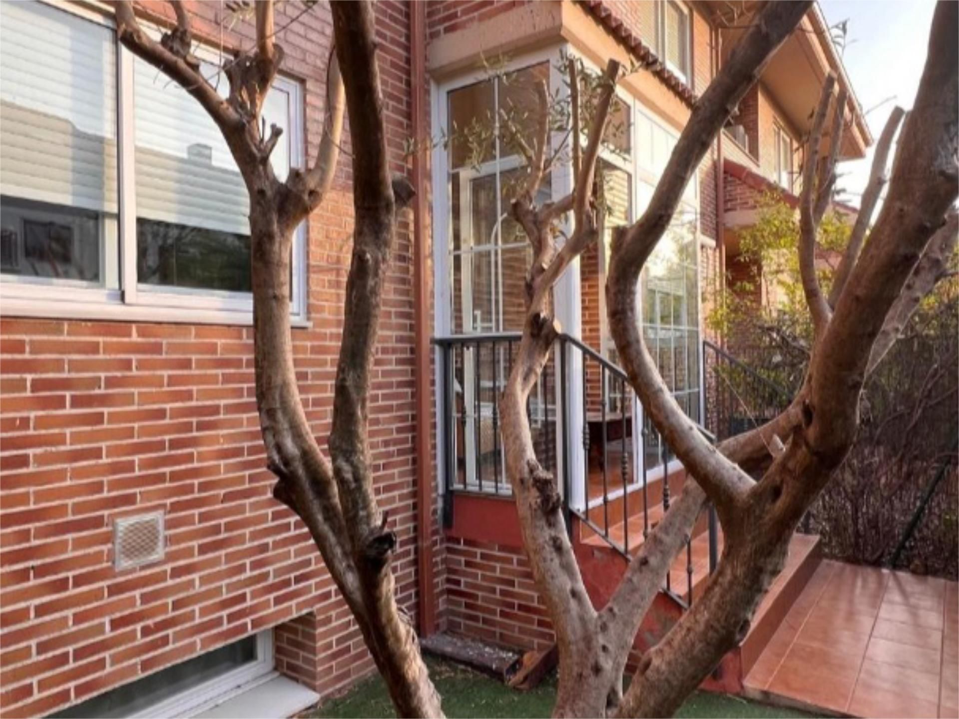 Exterior view of Flat to rent in  Zaragoza Capital  with Air Conditioner, Heating and Private garden