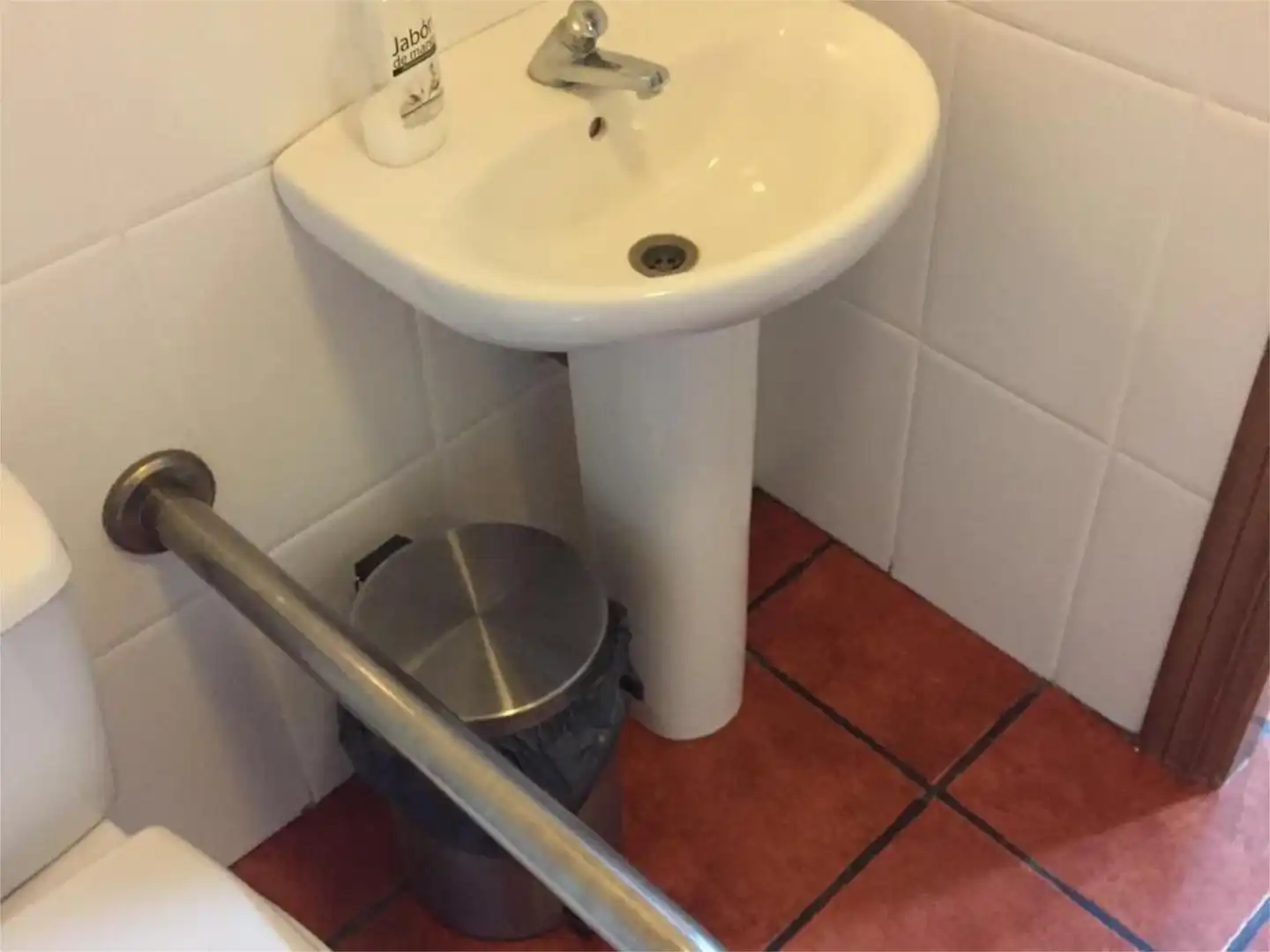 Baño de Local de alquiler en Alcantarilla con Aire acondicionado, Calefacción y Amueblado