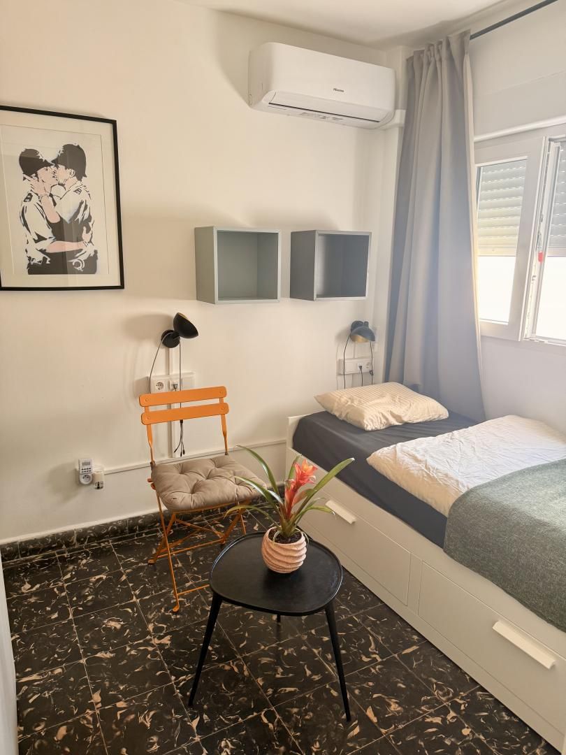 Dormitori de Apartament per a compartir en  Valencia Capital amb Aire condicionat, Calefacció i Moblat