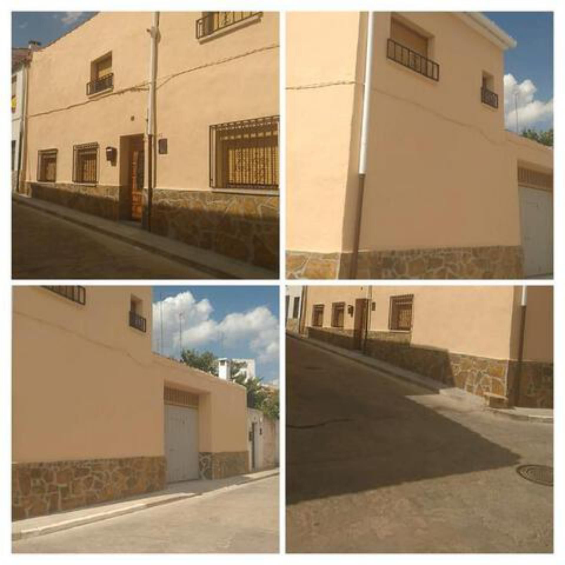 Exterior view of House or chalet for sale in Campillo de Altobuey  with Heating, Private garden and Storage room