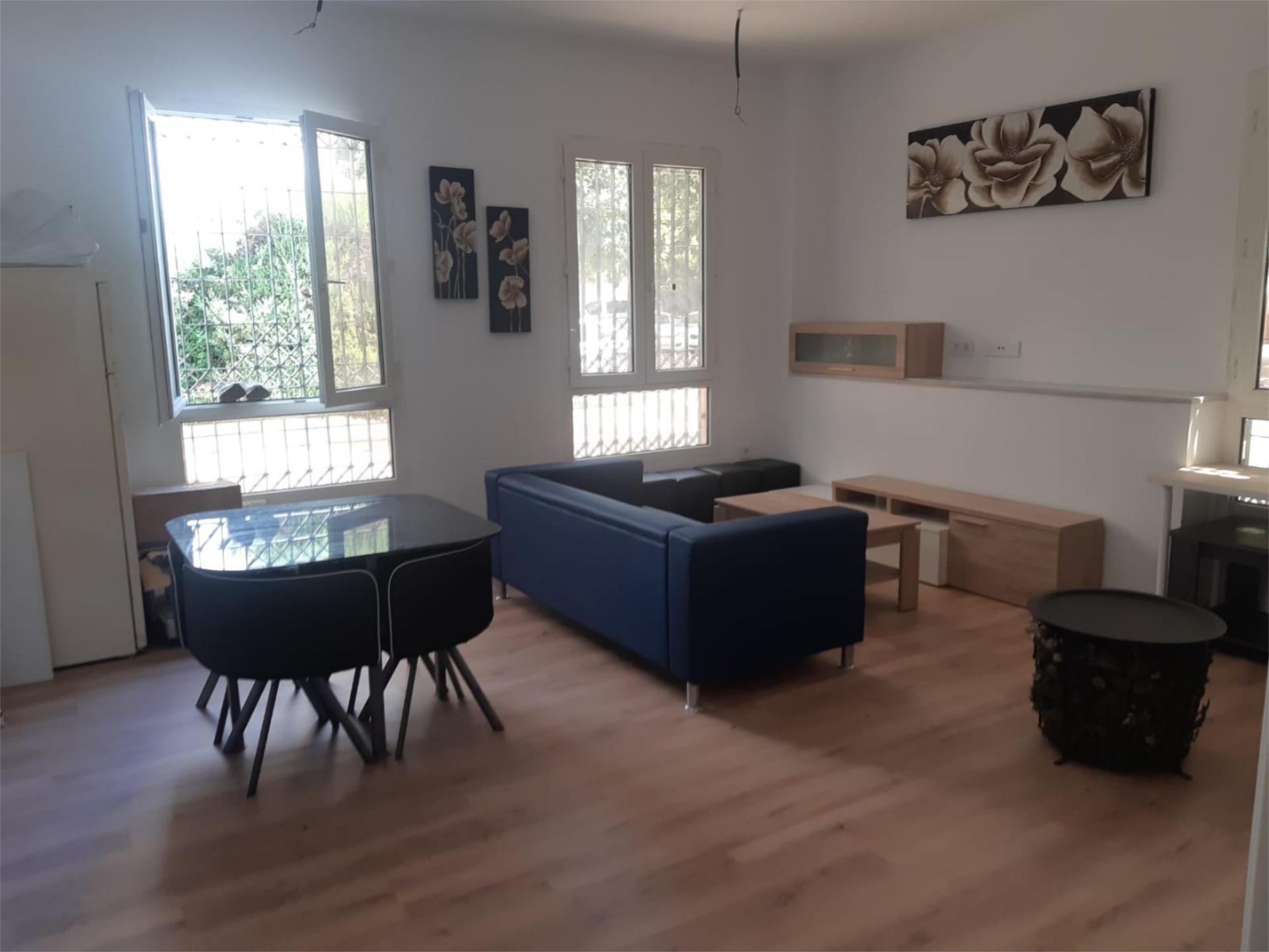 Sala d'estar de Pis en venda en  Sevilla Capital amb Aire condicionat i Moblat