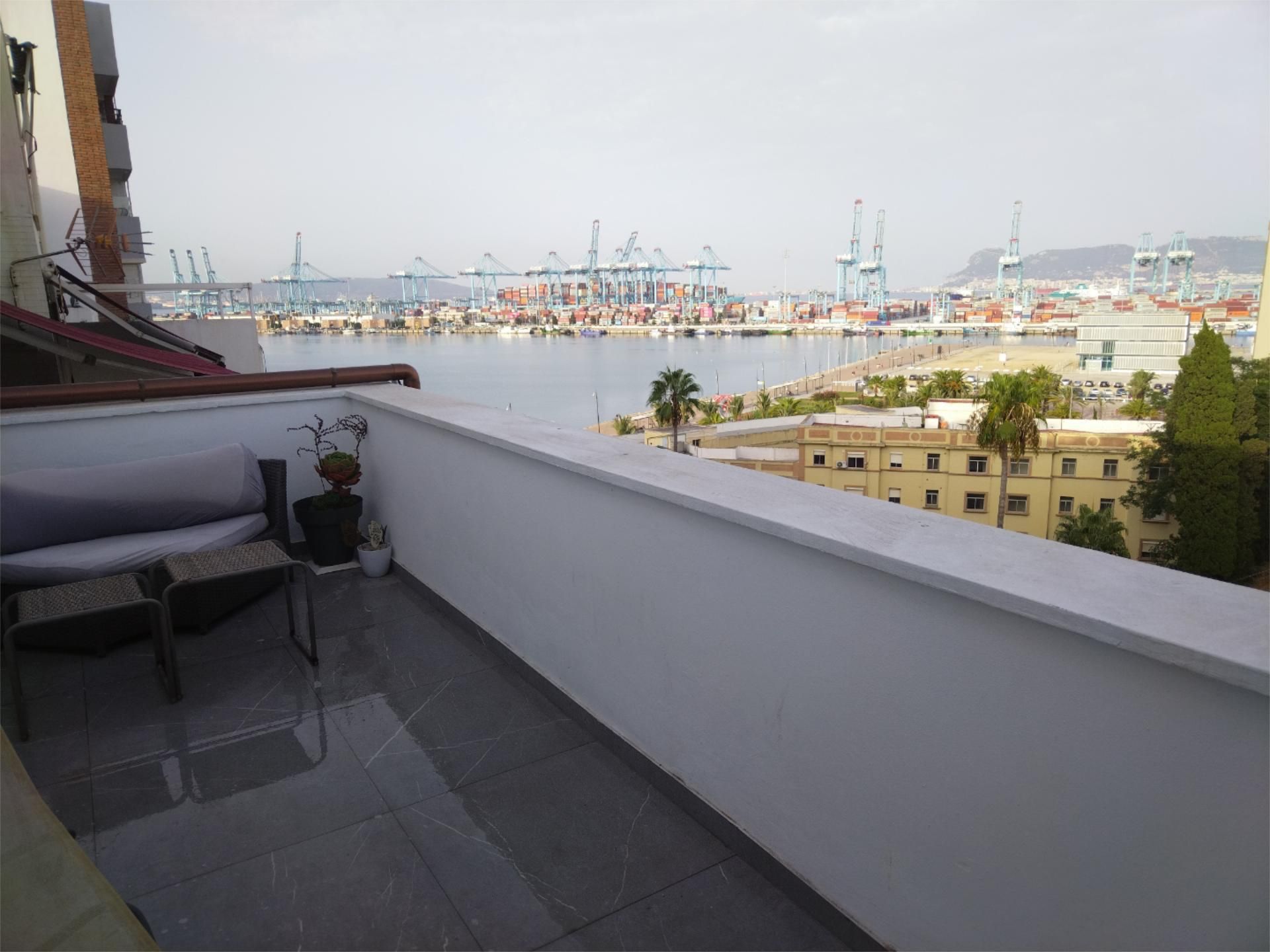 Terrassa de Àtic de lloguer en Algeciras amb Parquet, Terrassa i Moblat