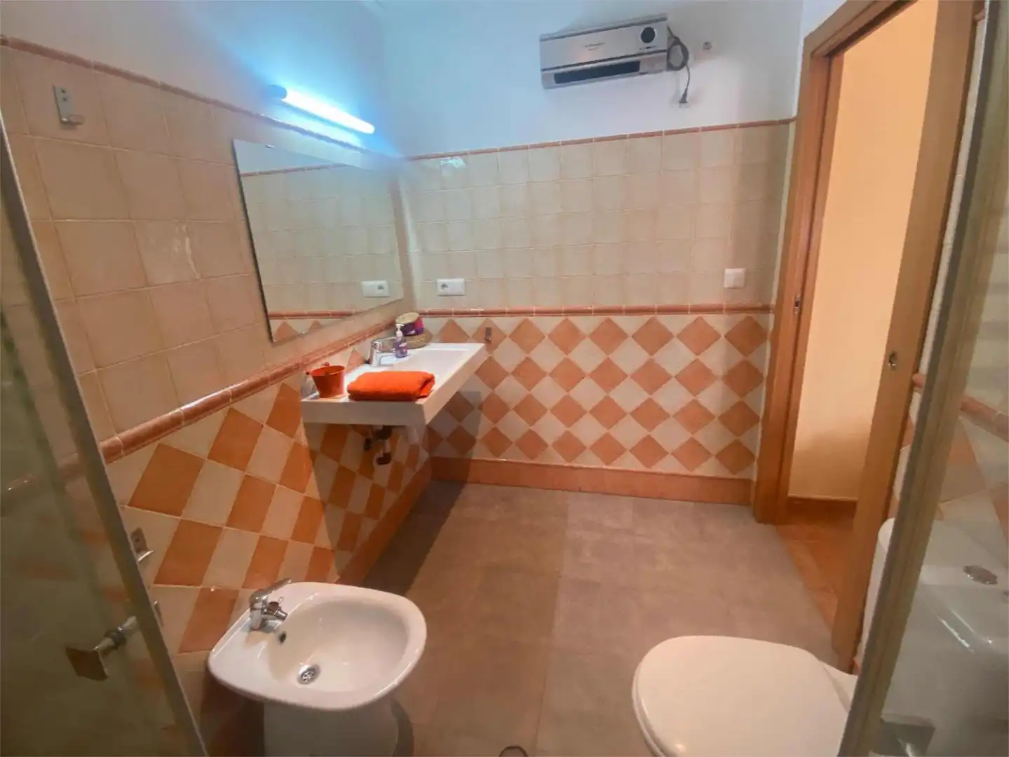 Wohnung zum Verkauf in Urbanitzacions i Pedanies Sud Badezimmer von Wohnung zum Verkauf in Alzira mit Klimaanlage, Terrasse und Schwimmbad