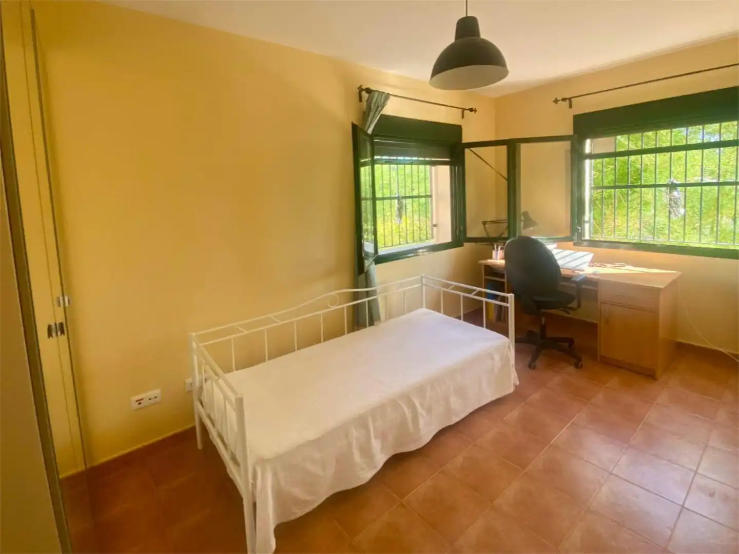 Wohnung zum Verkauf in Urbanitzacions i Pedanies Sud Schlafzimmer von Wohnung zum Verkauf in Alzira mit Klimaanlage, Terrasse und Schwimmbad