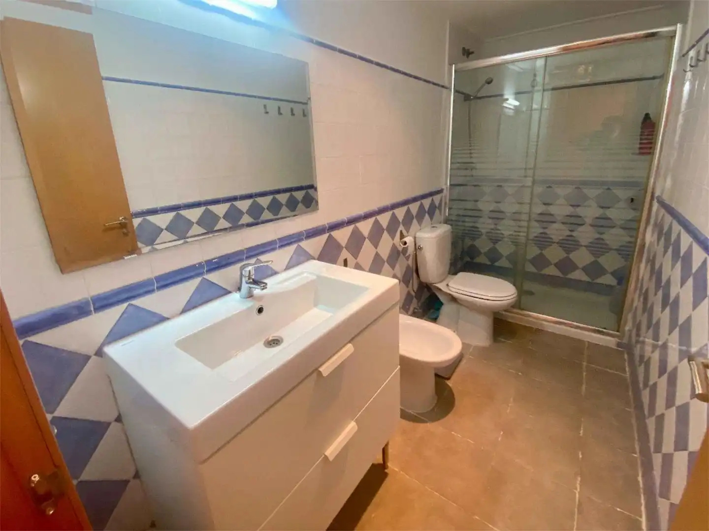 Wohnung zum Verkauf in Urbanitzacions i Pedanies Sud Badezimmer von Wohnung zum Verkauf in Alzira mit Klimaanlage, Terrasse und Schwimmbad