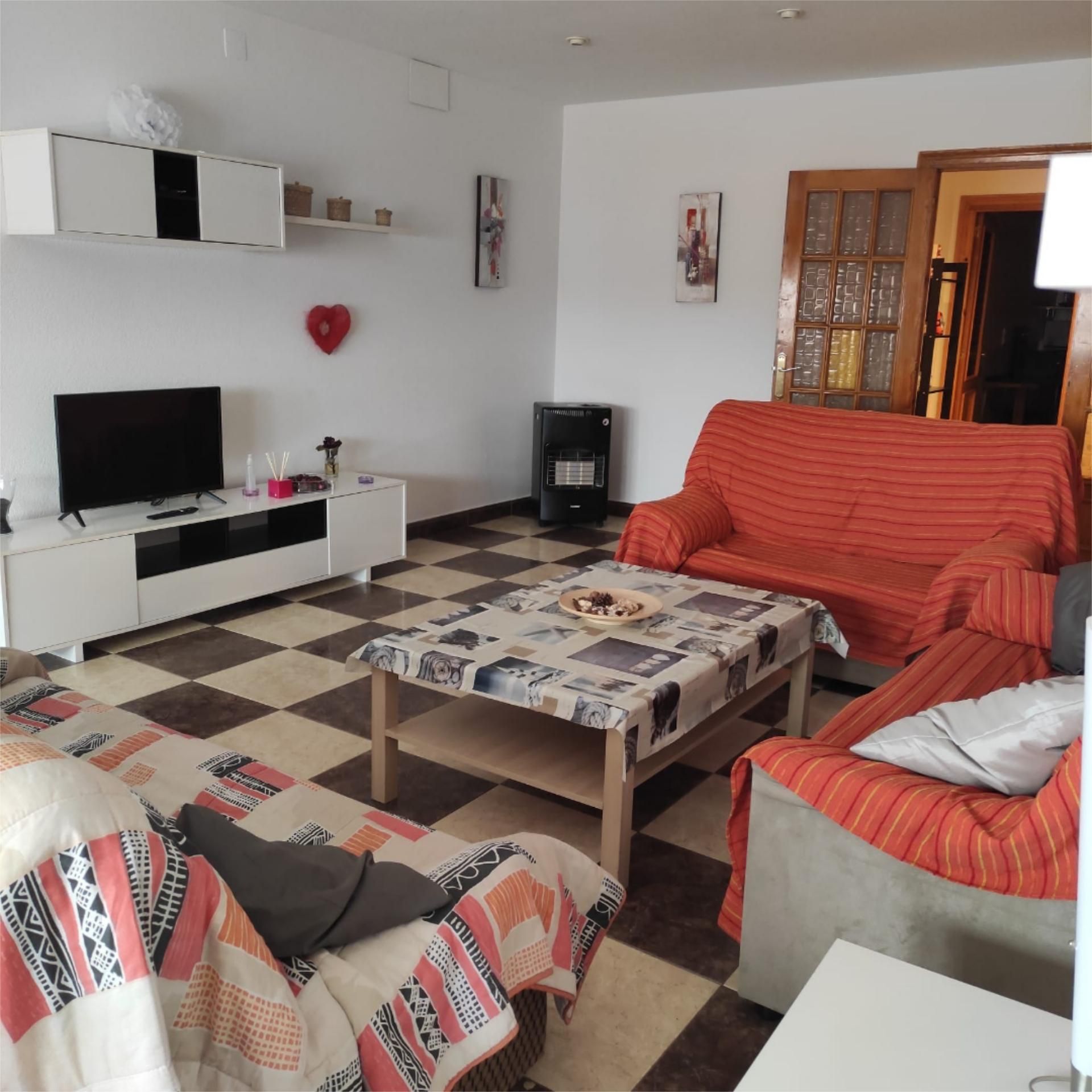 Sala d'estar de Pis de lloguer en Motilla del Palancar amb Aire condicionat, Terrassa i Balcó
