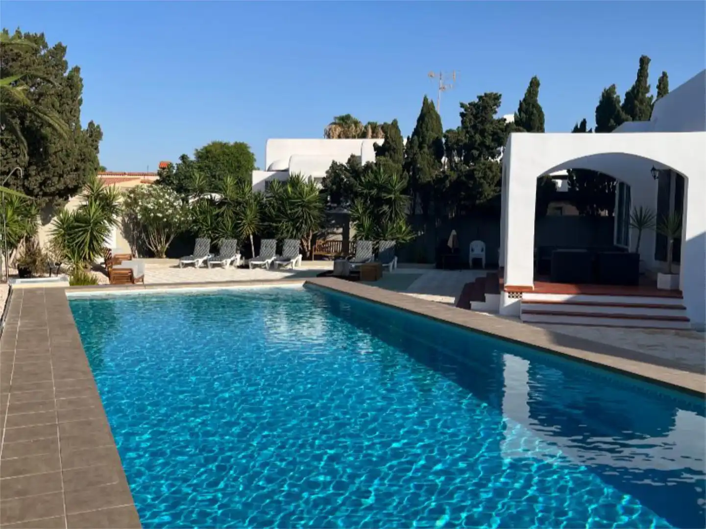 Houses for sale in Avenida Entremares, 32, El Sabinar – Urbanizaciones – Las Marinas – Playa Serena Swimming pool of Houses for sale in Roquetas de Mar with Air Conditioner, Heating and Private garden