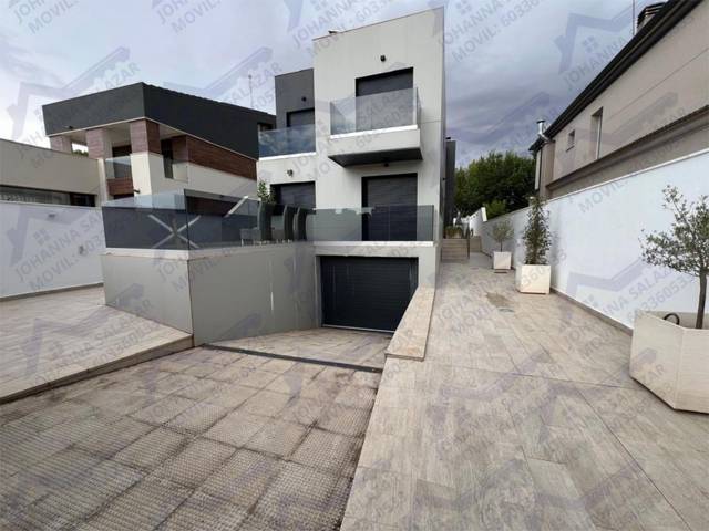 Casa-chalet en Venta en Calle Carretera de Jaén, 99 en Santa Teresa - Vereda