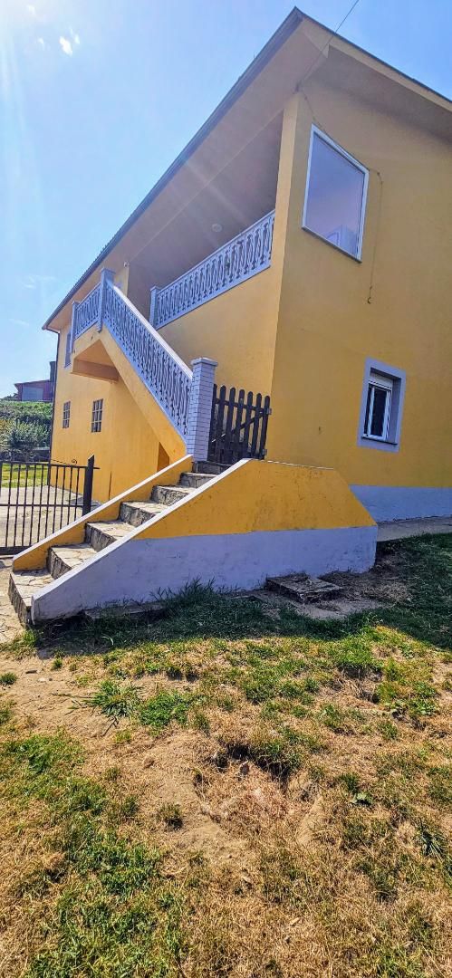 Vista exterior de Casa o xalet en venda en Oza dos Ríos amb Terrassa i Balcó