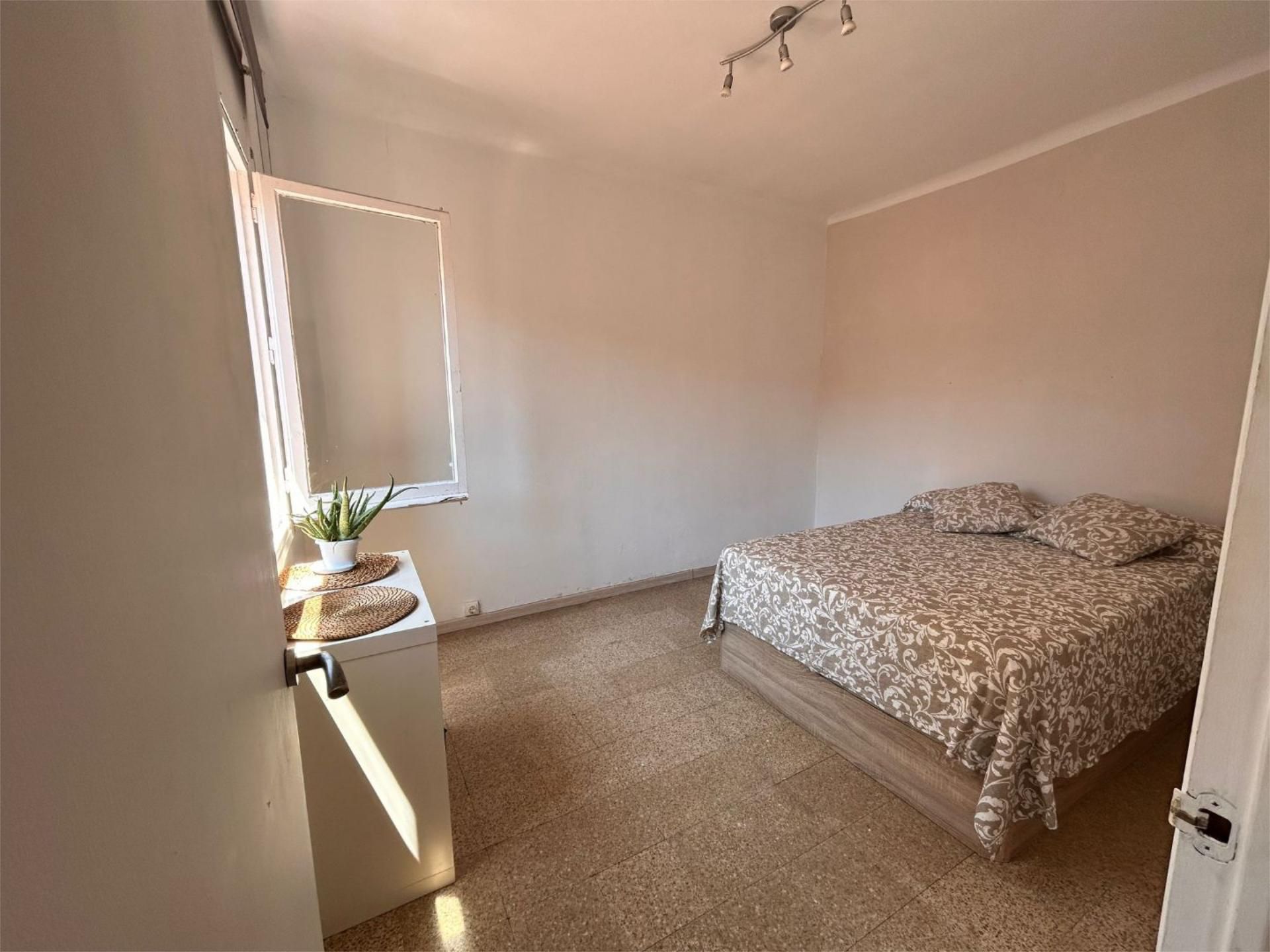 Bedroom of Flat to share in  Barcelona Capital  with Air Conditioner, Heating and Balcony