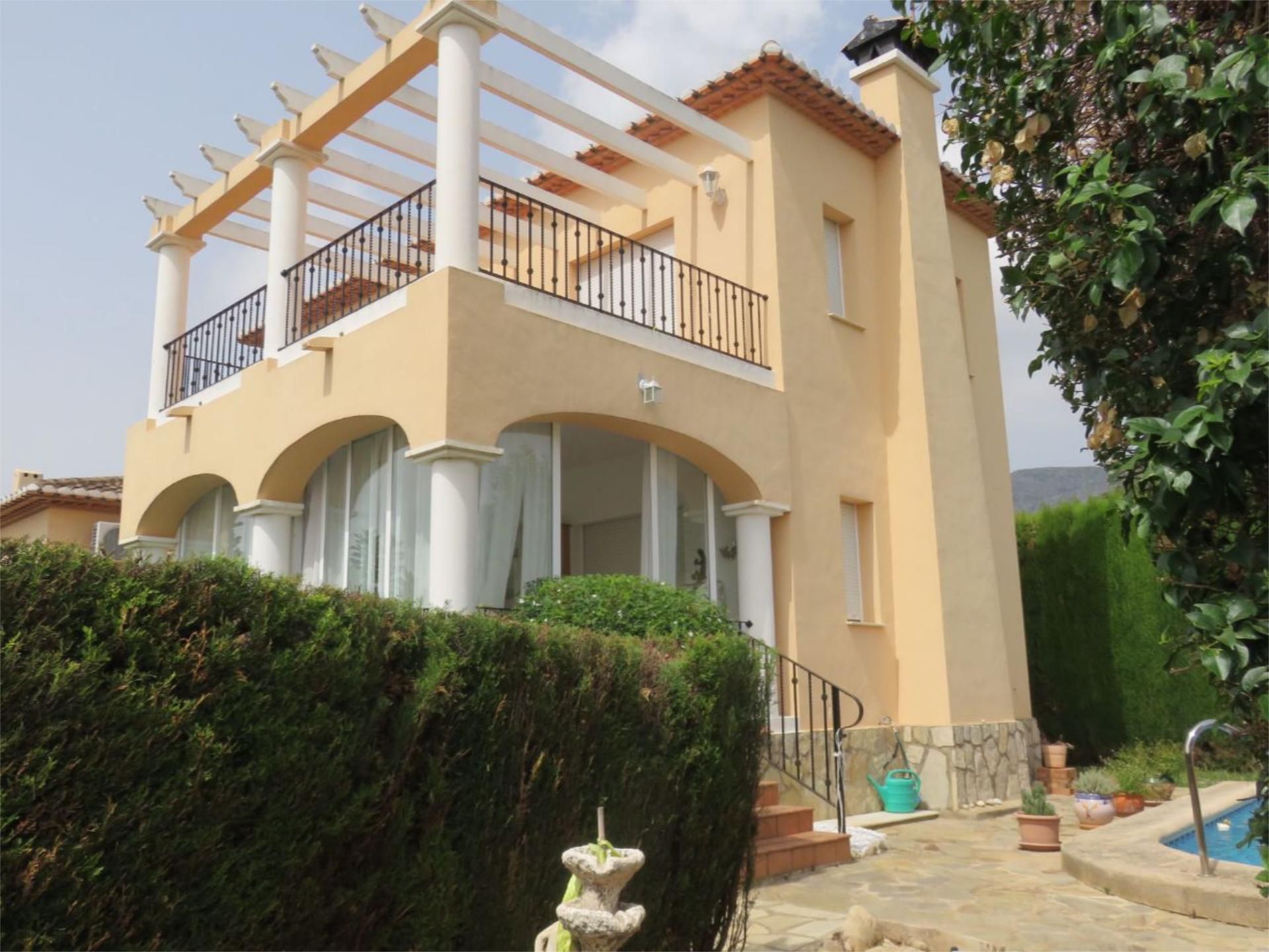 Vista exterior de Casa o xalet en venda en Beniarbeig amb Aire condicionat, Terrassa i Piscina
