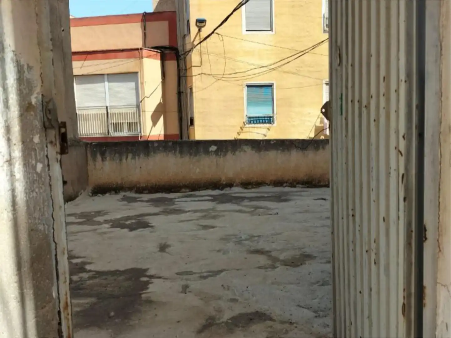Vista exterior de Local en venta en Crevillent