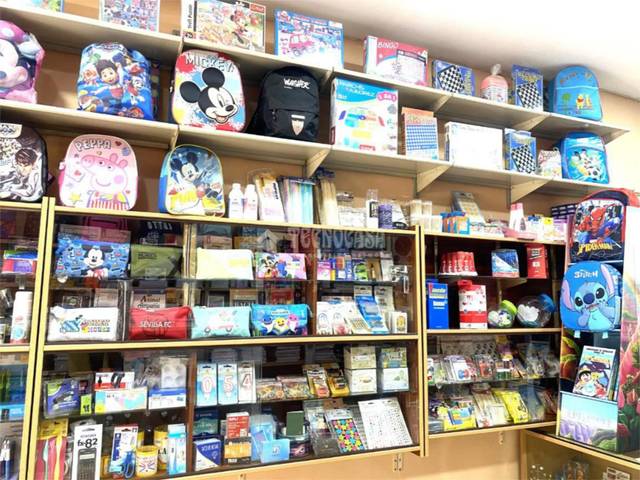 Local comercial en Venta en Calle Puerto de Envalira, 10 en Juan XXIII - Rochelambert