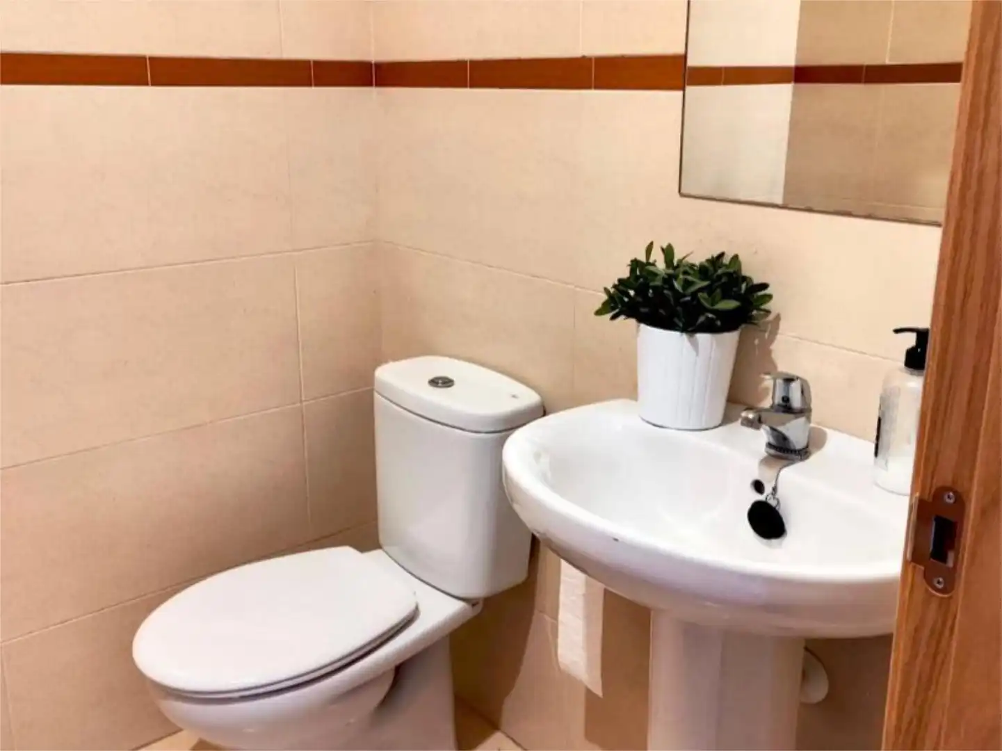 Flat for sale in Calle Juan de Herrera, 10, La Trinidad Bathroom of Flat for sale in Málaga Capital with Air Conditioner