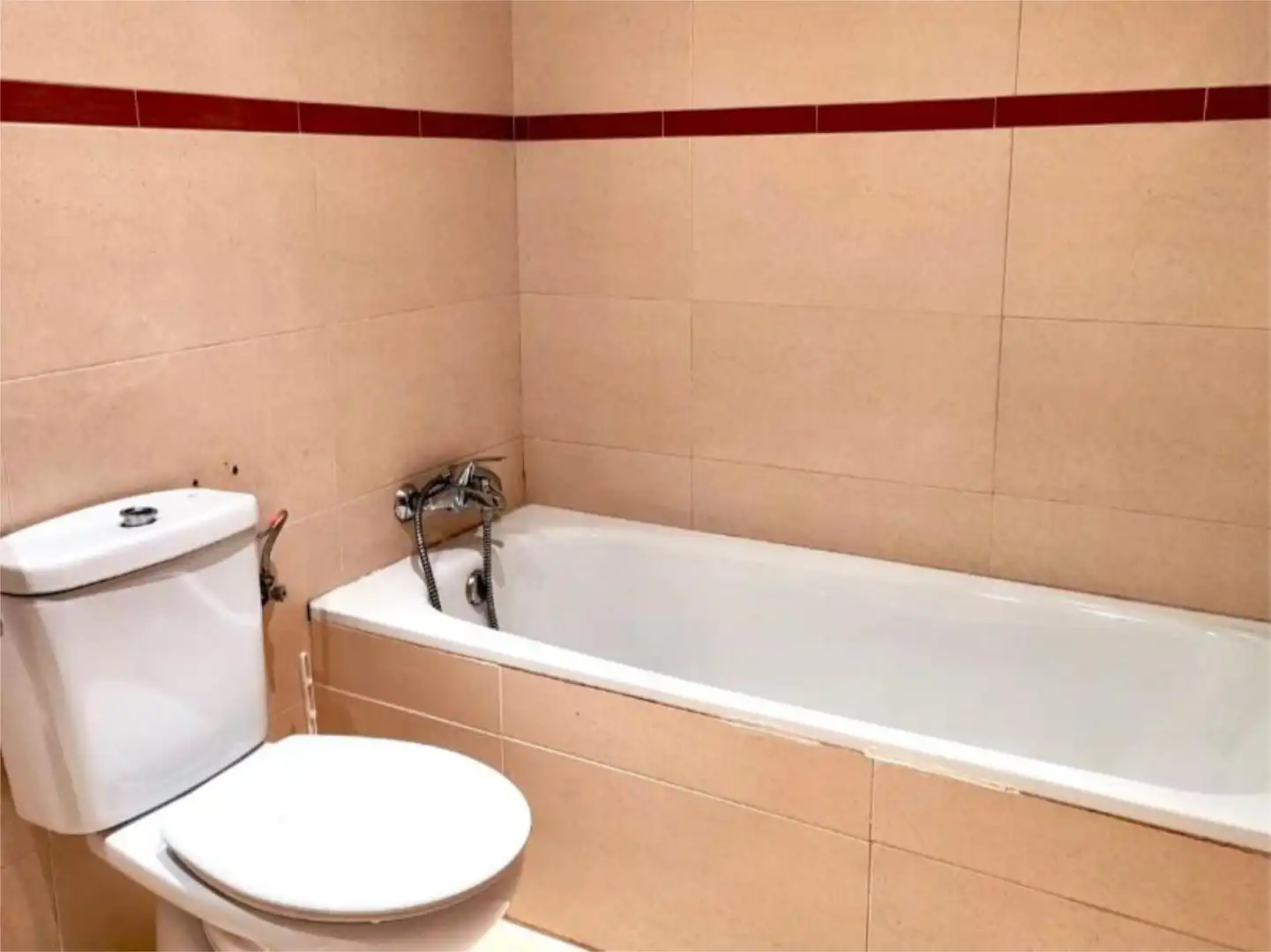 Flat for sale in Calle Juan de Herrera, 10, La Trinidad Bathroom of Flat for sale in Málaga Capital with Air Conditioner