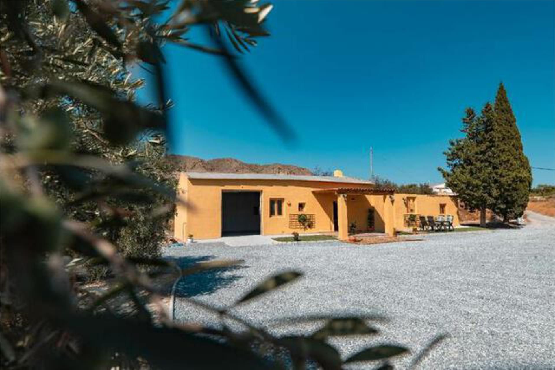 Vista exterior de Casa o xalet en venda en Somontín amb Terrassa