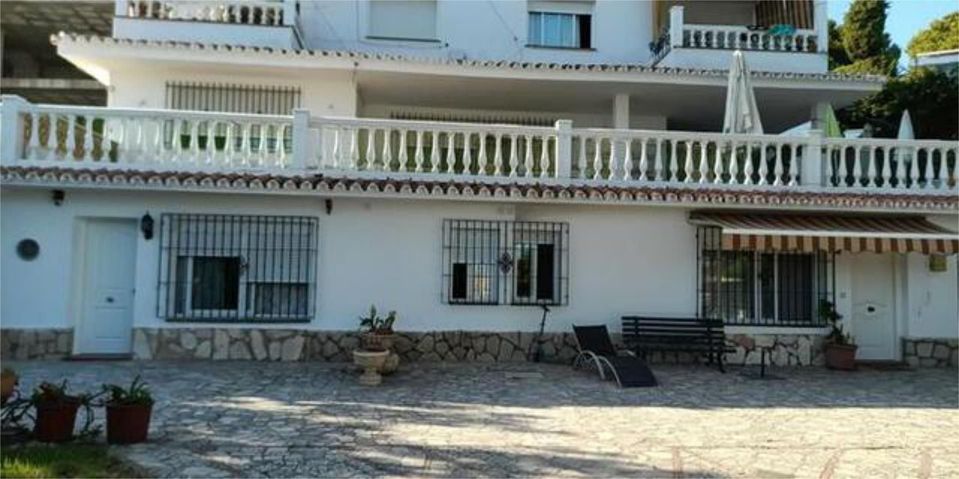 Vista exterior de Apartament de lloguer en Vélez-Málaga amb Jardí privat i Moblat