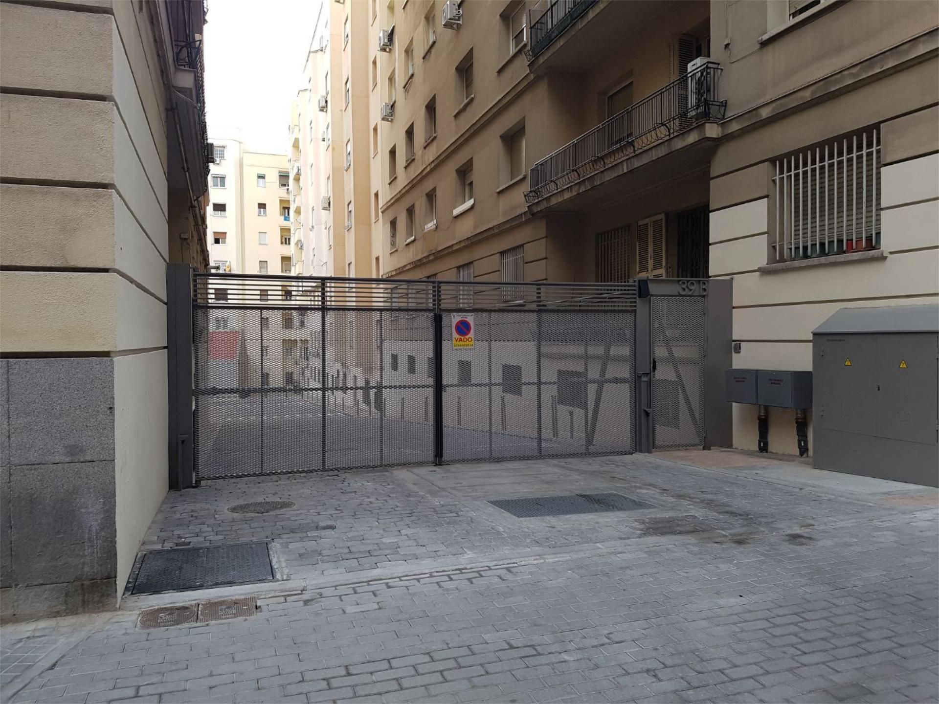 Vista exterior de Garaje de alquiler en  Madrid Capital