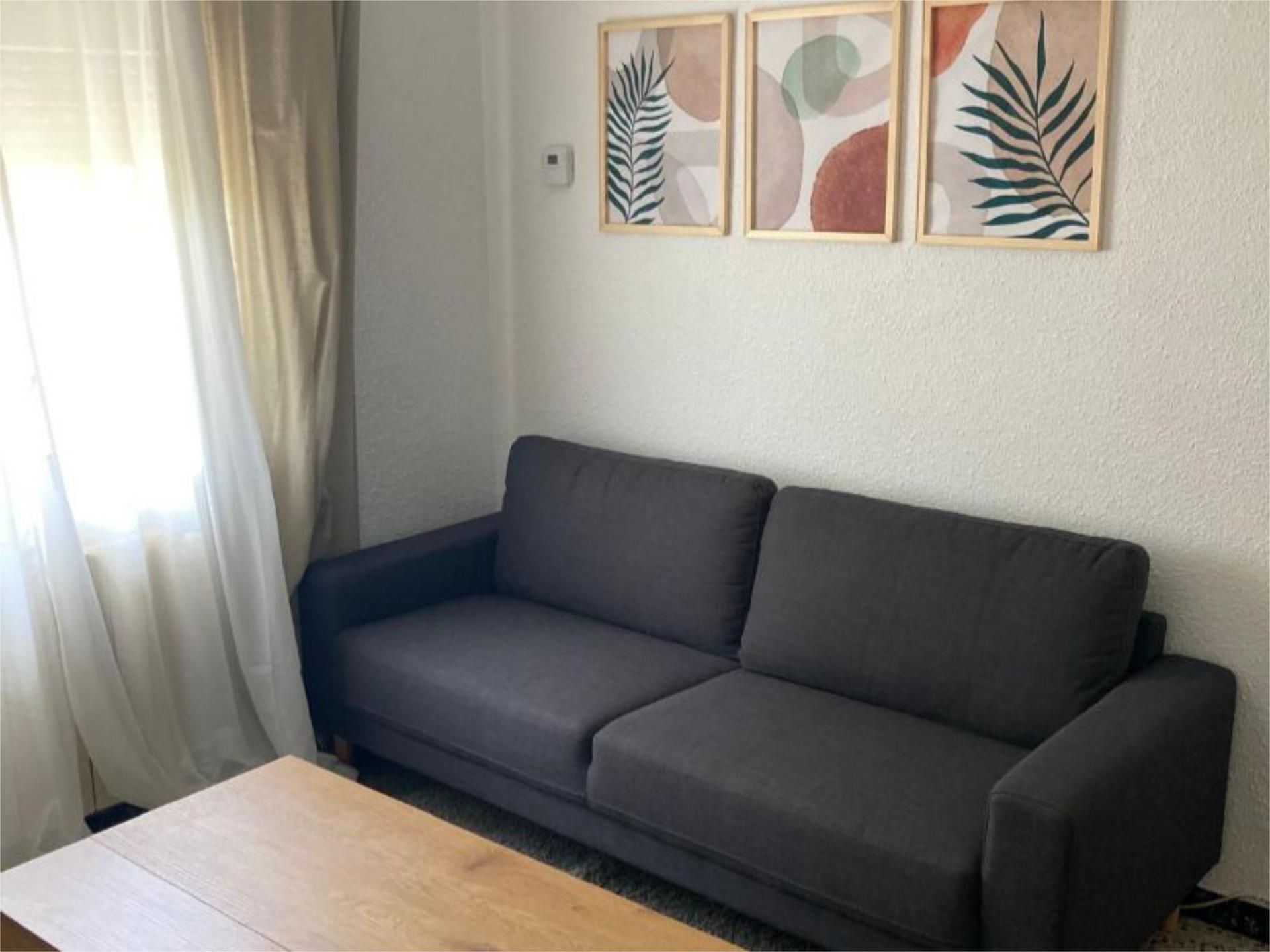 Sala d'estar de Pis de lloguer en  Zaragoza Capital amb Calefacció, Terrassa i Moblat