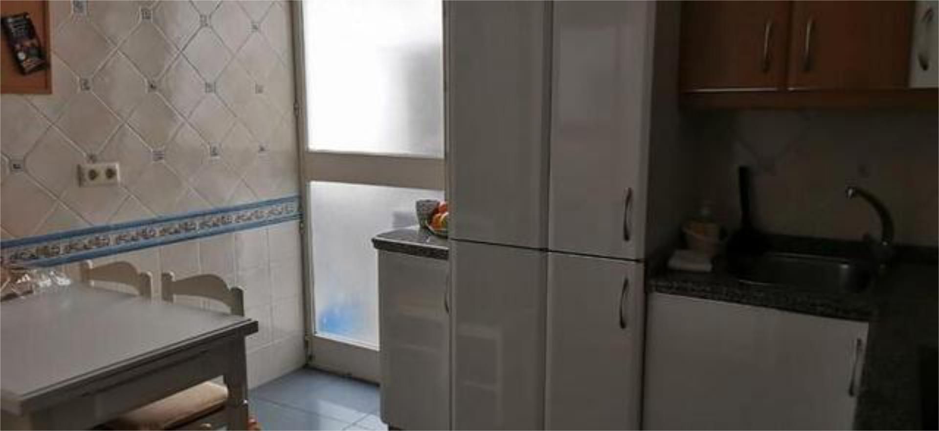 Cocina de Piso de alquiler en Pontevedra Capital  con Calefacción y Amueblado
