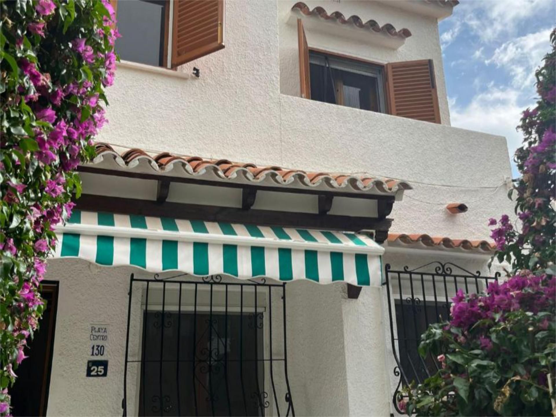 Exterior view of Single-family semi-detached for sale in Els Poblets  with Air Conditioner, Terrace and Swimming Pool