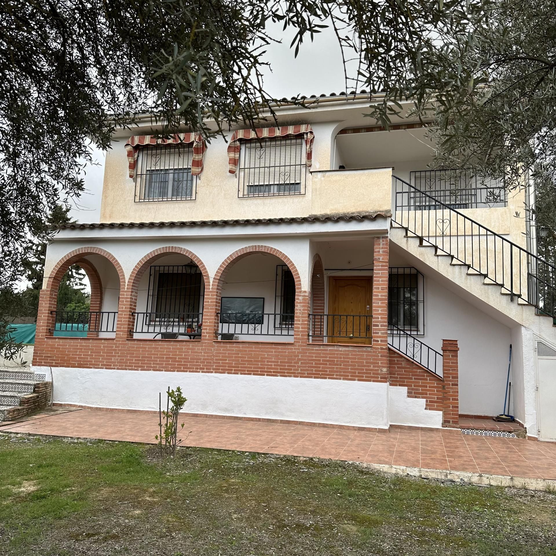 Vista exterior de Casa o xalet en venda en Las Gabias amb Aire condicionat, Terrassa i Piscina