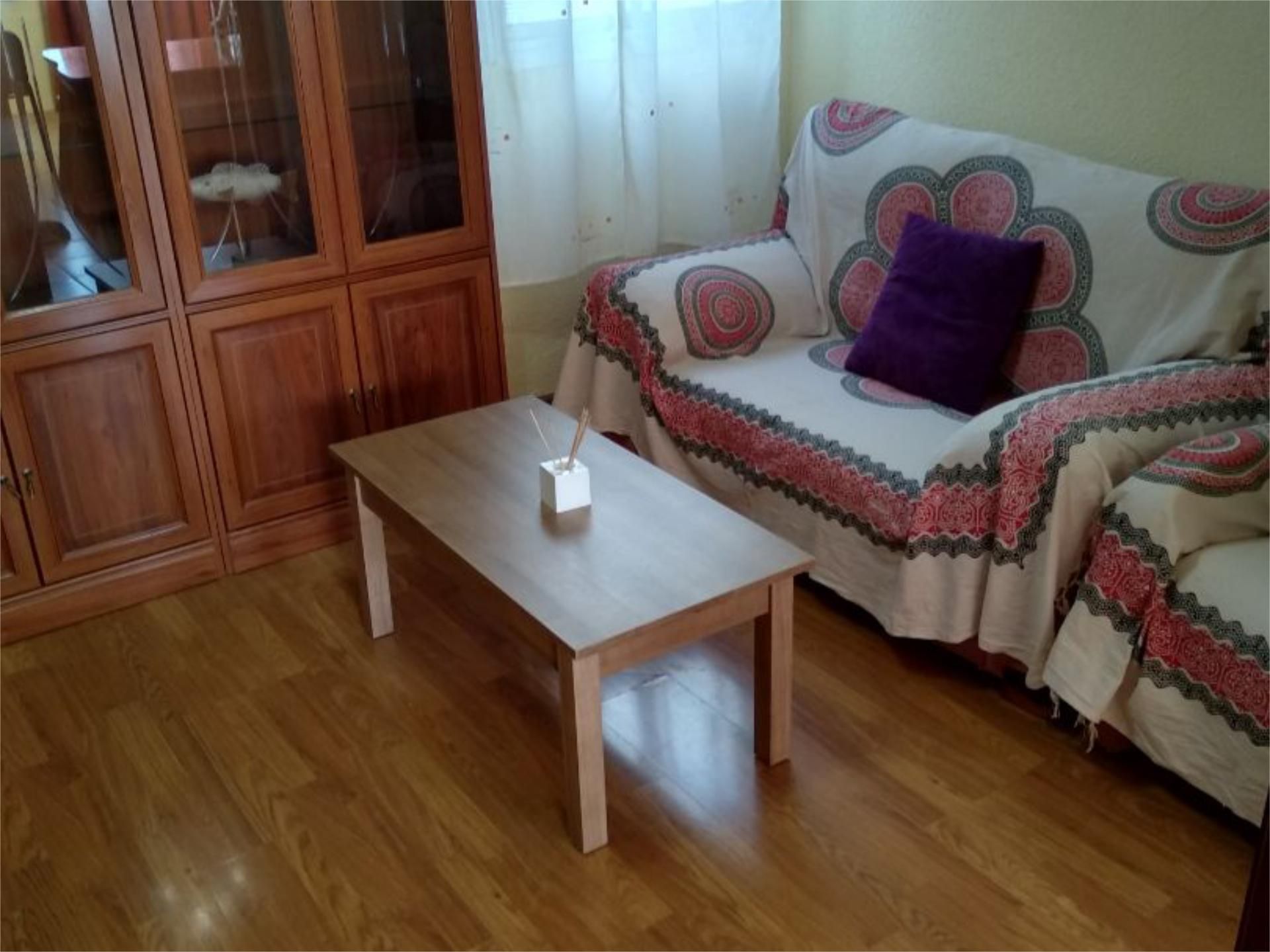 Sala d'estar de Pis de lloguer en  Almería Capital amb Aire condicionat i Moblat