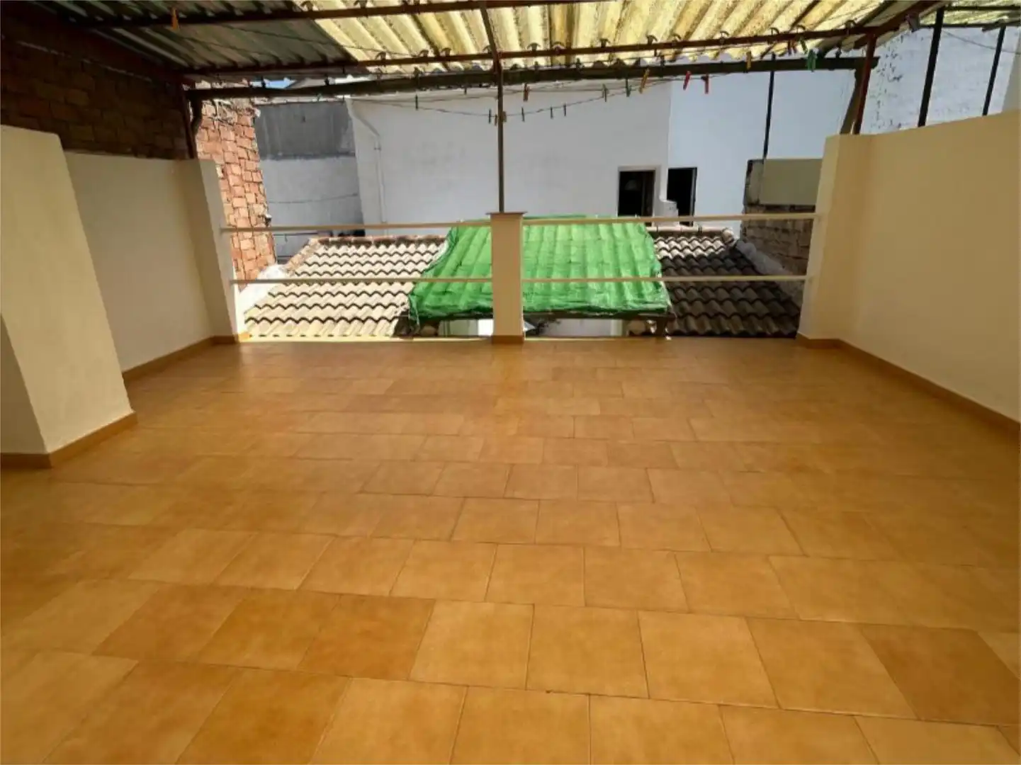 Terrasse von Einfamilien-Reihenhaus zum Verkauf in Valdepeñas de Jaén mit Klimaanlage, Heizung und Terrasse