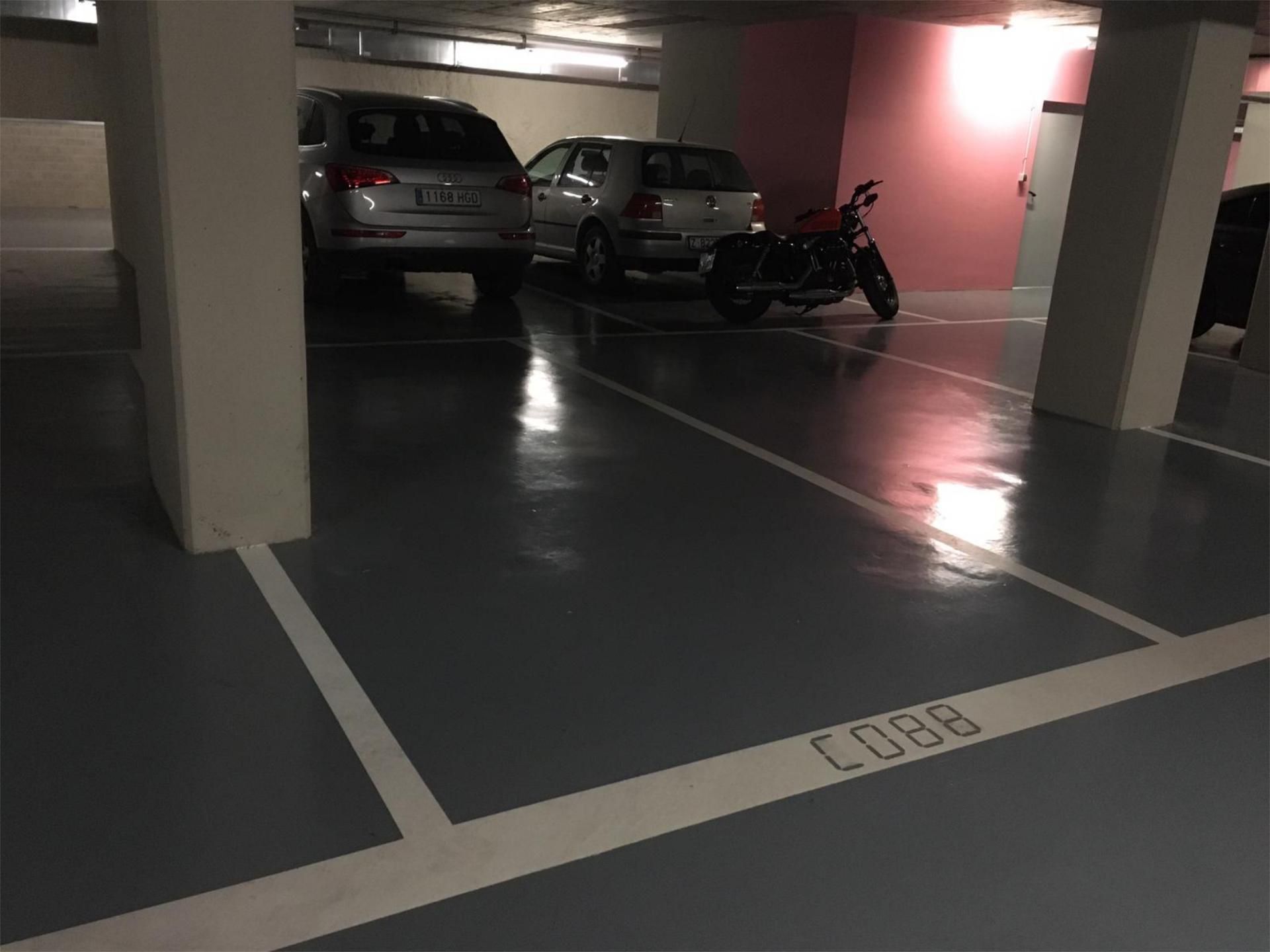 Garaje de alquiler en Calle de Ángela López Jiménez, 5, Romareda Parking de Garaje de alquiler en Zaragoza Capital