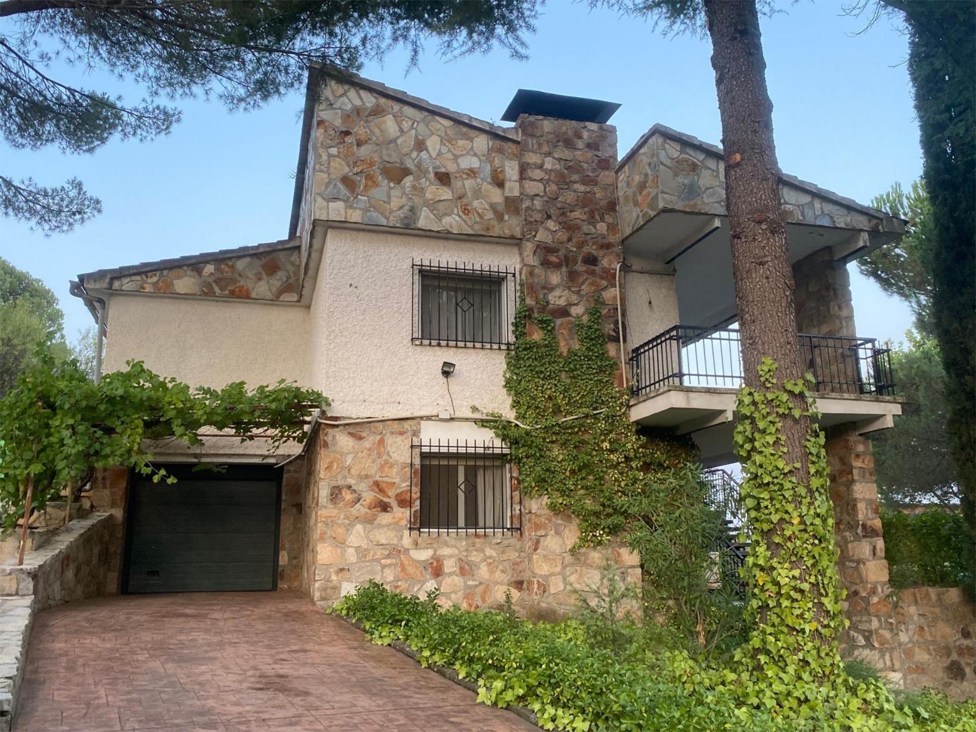 Vista exterior de Casa o xalet en venda en Pelayos de la Presa amb Calefacció, Jardí privat i Parquet