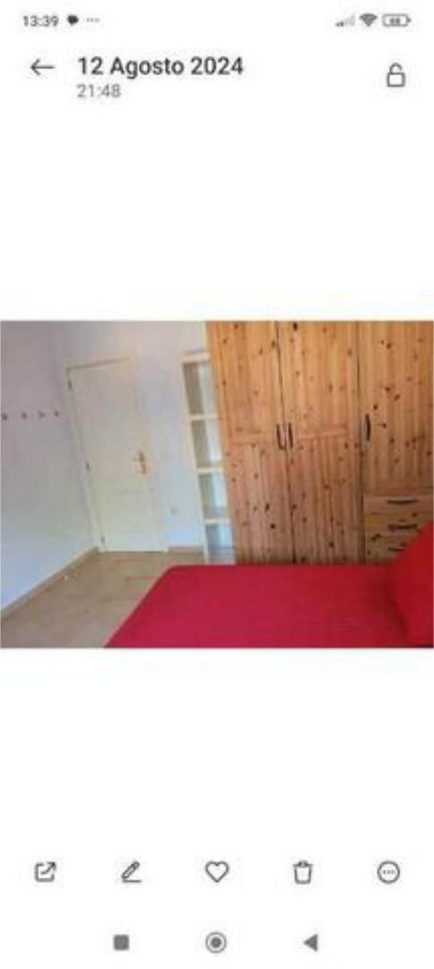 Dormitori de Casa o xalet per a compartir en Umbrete amb Jardí privat, Piscina i Moblat