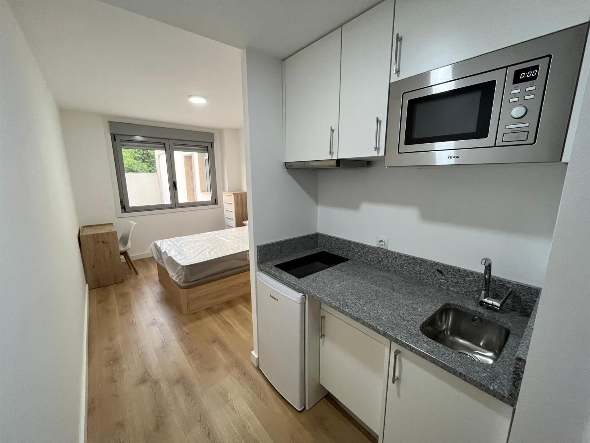 Kitchen of Study to rent in Vigo   with Heating, Parquet flooring and Furnished