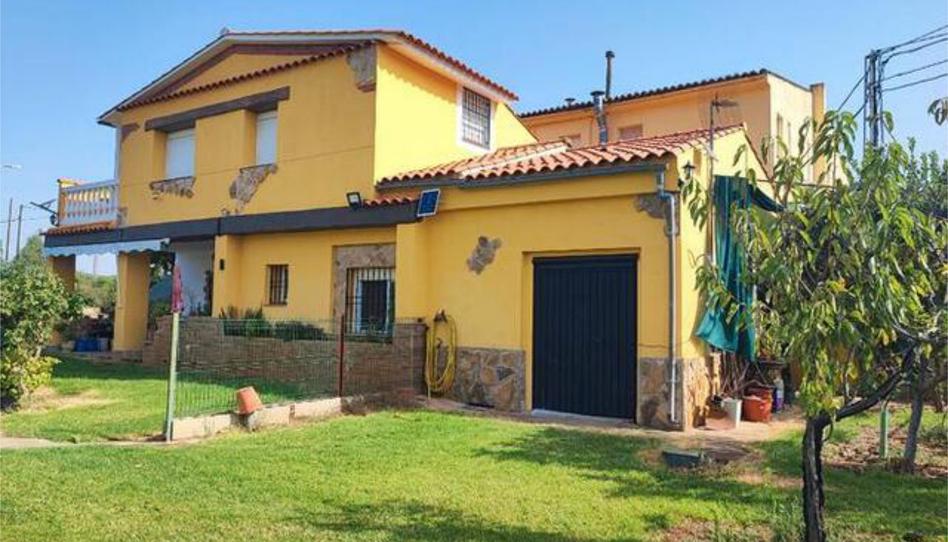 Foto 1 de Casa adosada en venda a Alcuéscar, Cáceres