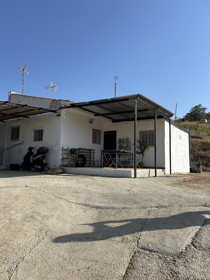 Vista exterior de Finca rústica en venda en Almogía amb Aire condicionat