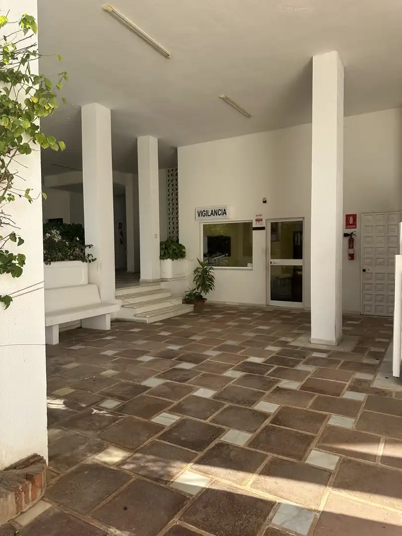 Piso en venta en Calle Salvador Allende, 31, La Carihuela - Los Nidos Piso en venta en Torremolinos con Aire acondicionado, Trastero y Amueblado