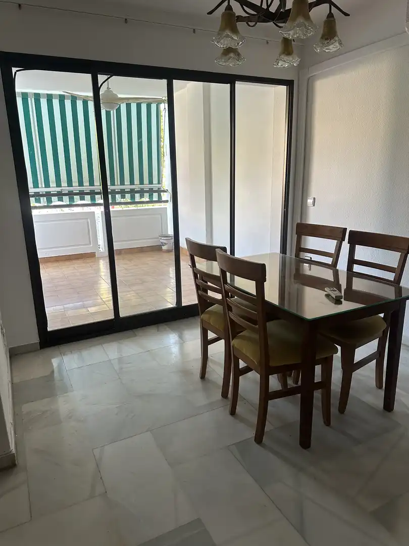 Piso en venta en Calle Salvador Allende, 31, La Carihuela - Los Nidos Comedor de Piso en venta en Torremolinos con Aire acondicionado, Trastero y Amueblado