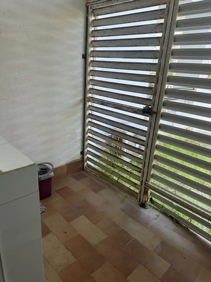 Piso en venta en Calle Salvador Allende, 31, La Carihuela - Los Nidos Terraza de Piso en venta en Torremolinos con Aire acondicionado, Trastero y Amueblado