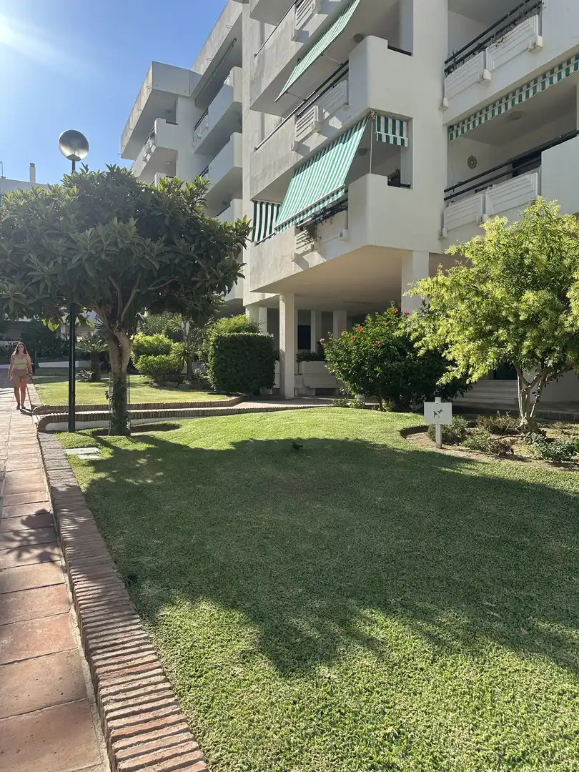 Piso en venta en Calle Salvador Allende, 31, La Carihuela - Los Nidos Vista exterior de Piso en venta en Torremolinos con Aire acondicionado, Trastero y Amueblado