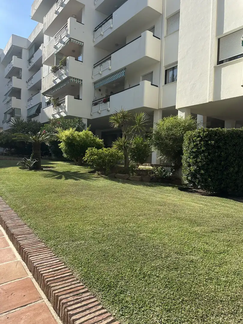 Piso en venta en Calle Salvador Allende, 31, La Carihuela - Los Nidos Jardín de Piso en venta en Torremolinos con Aire acondicionado, Trastero y Amueblado