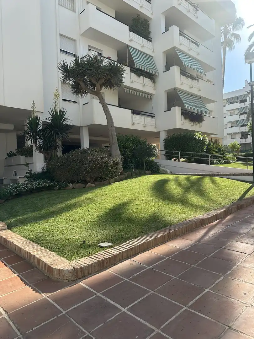 Piso en venta en Calle Salvador Allende, 31, La Carihuela - Los Nidos Jardín de Piso en venta en Torremolinos con Aire acondicionado, Trastero y Amueblado