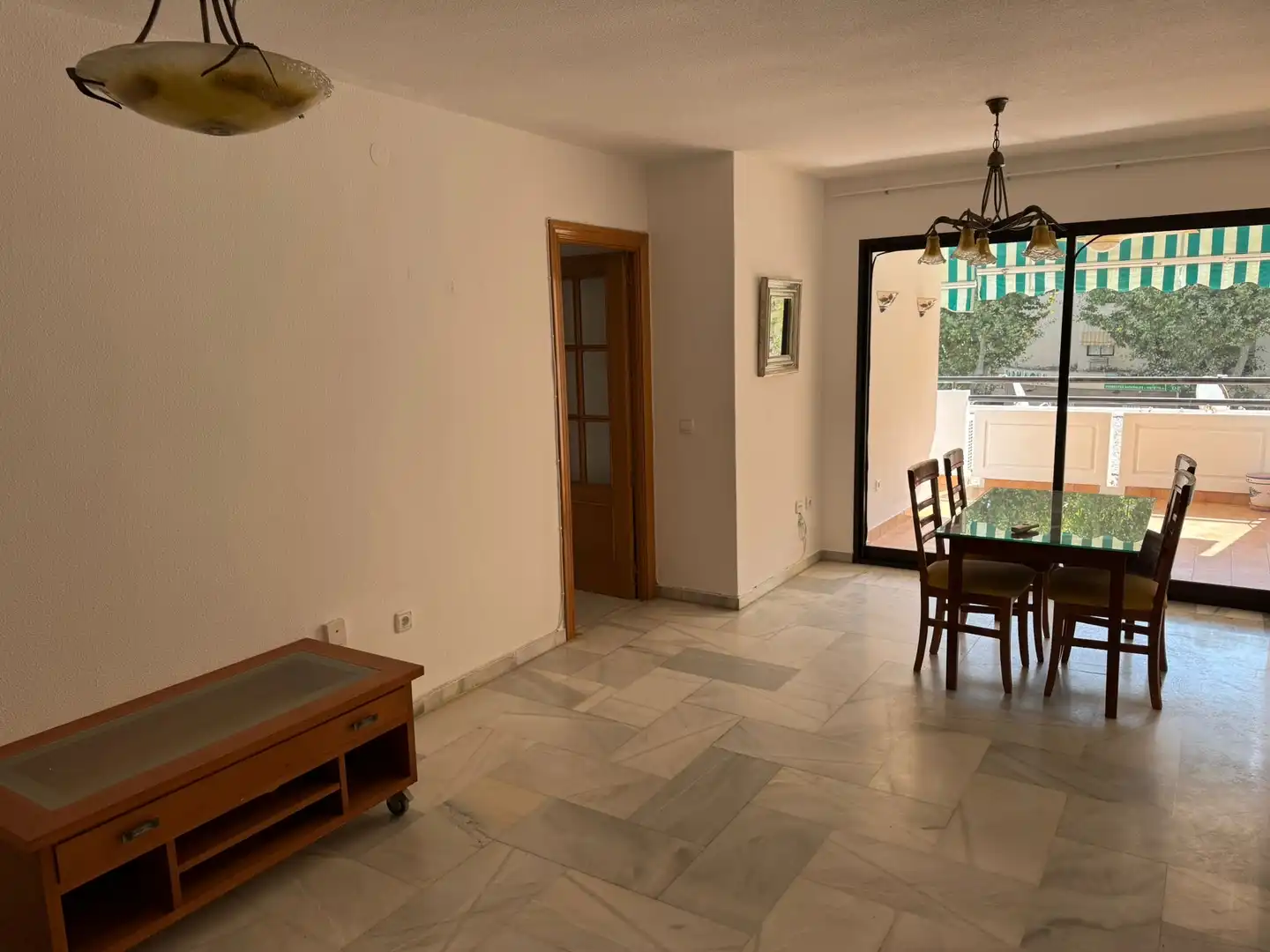 Piso en venta en Calle Salvador Allende, 31, La Carihuela - Los Nidos Piso en venta en Torremolinos con Aire acondicionado, Trastero y Amueblado